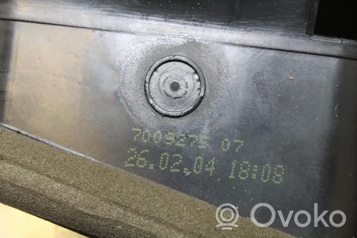 BMW 6 E63 E64 Lango oro grotelės 6910734