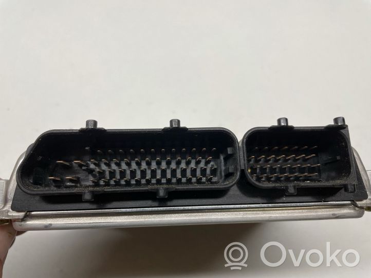 Audi A4 S4 B5 8D Variklio valdymo blokas 0261204751