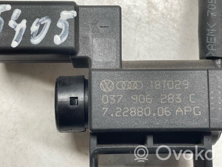 Audi Q7 4M Zawór podciśnieniowy 037906283C