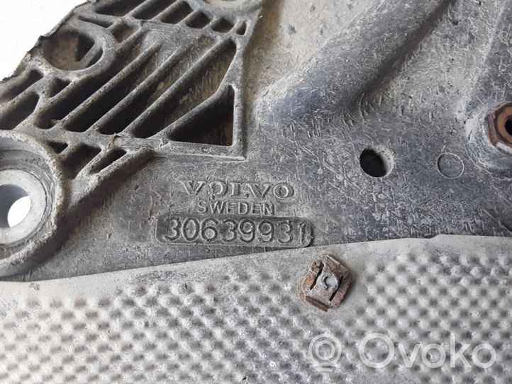 Volvo V70 Rear differential/diff mount bracket 30639931