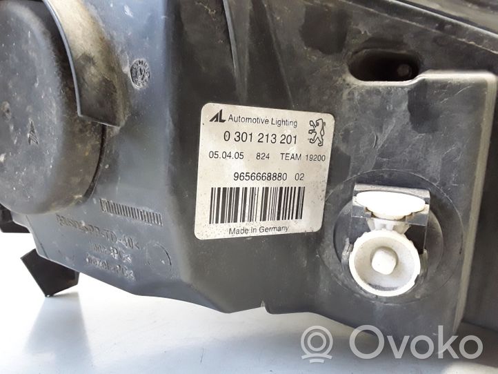 Peugeot 407 Faro/fanale 0301213201