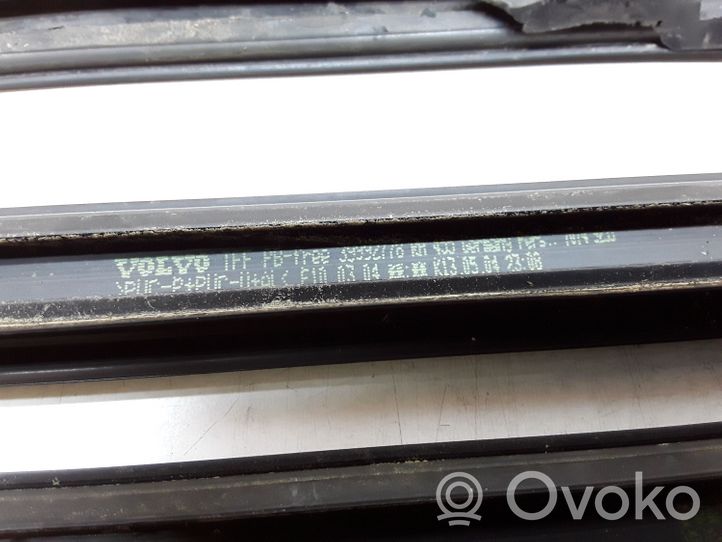 Volvo V70 Katon muotolistan suoja 39992808