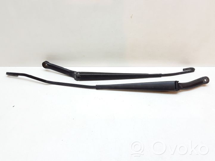 Volvo V70 Windshield/front glass wiper blade 955407A