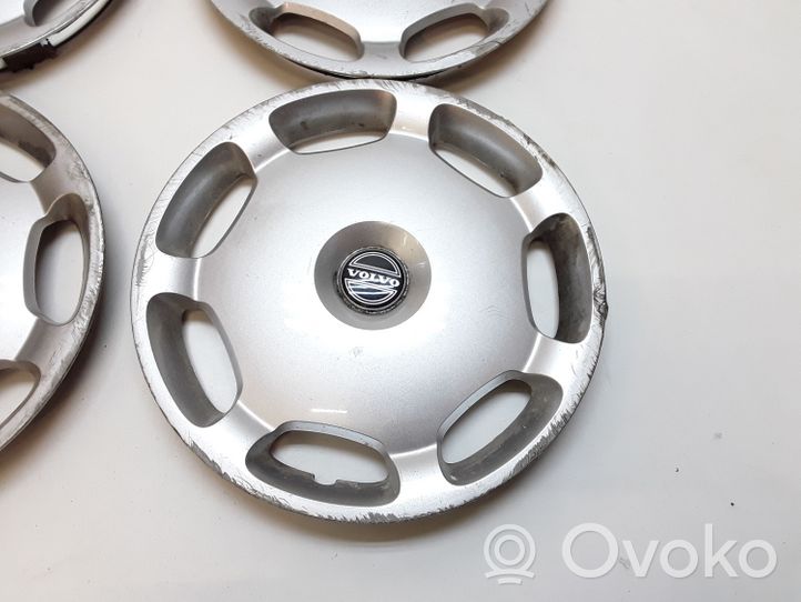 Volvo V70 R15 wheel hub/cap/trim 