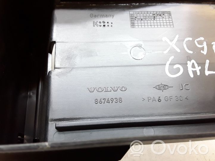 Volvo XC90 Uchwyt na kubek deski rozdzielczej 8674938