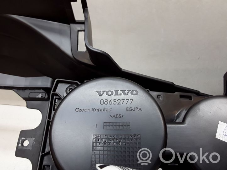 Volvo V40 Keskikonsoli 08632771