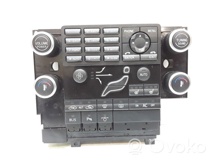 Volvo V70 Panel / Radioodtwarzacz CD/DVD/GPS 30782903