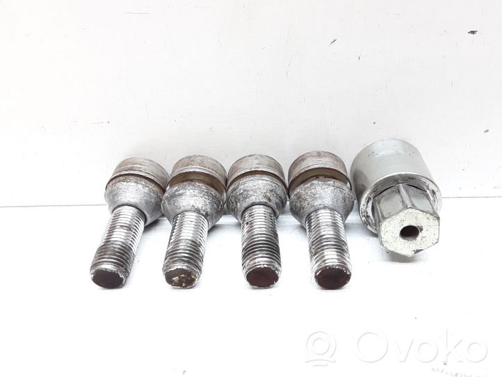 Volvo XC60 Nuts/bolts 