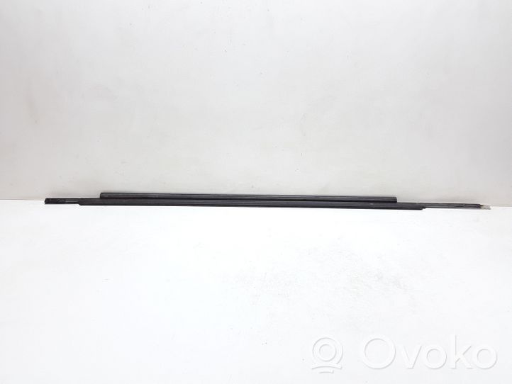 Volvo XC90 Moulures des vitres de la porte avant 30753851