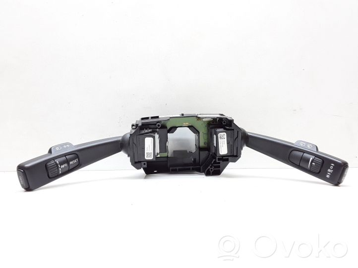 Volvo V70 Leva/interruttore dell’indicatore di direzione e tergicristallo 31334643