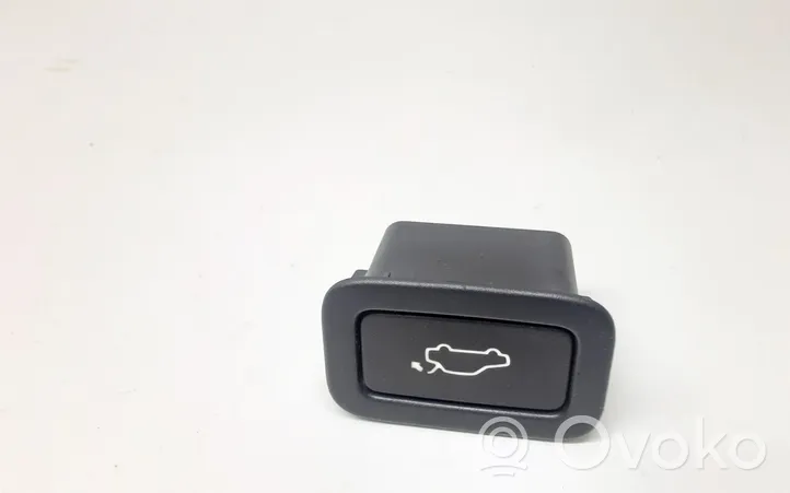Volvo XC60 Przycisk otwierania klapy bagażnika 31264960