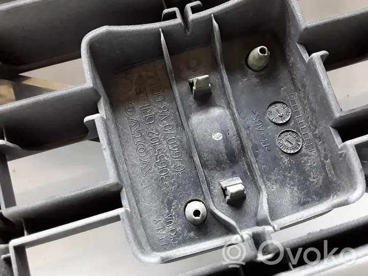 Volvo S80 Rejilla superior del radiador del parachoques delantero 30655102