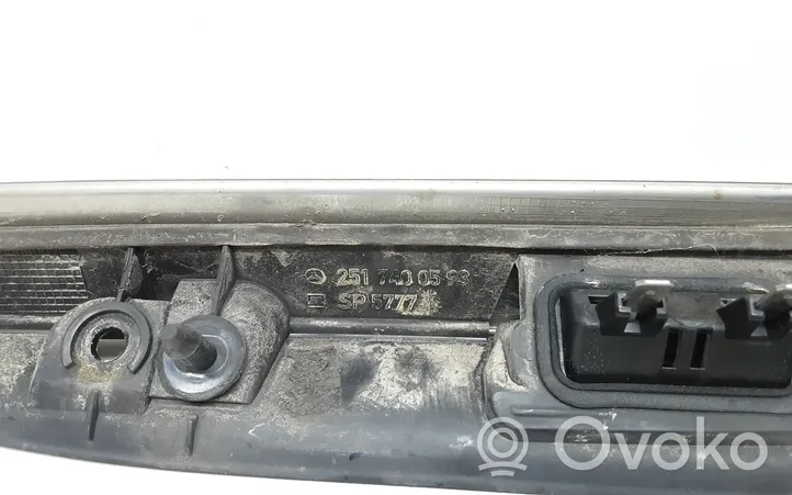 Mercedes-Benz R W251 Takaluukun rekisterikilven valon palkki 2517400593