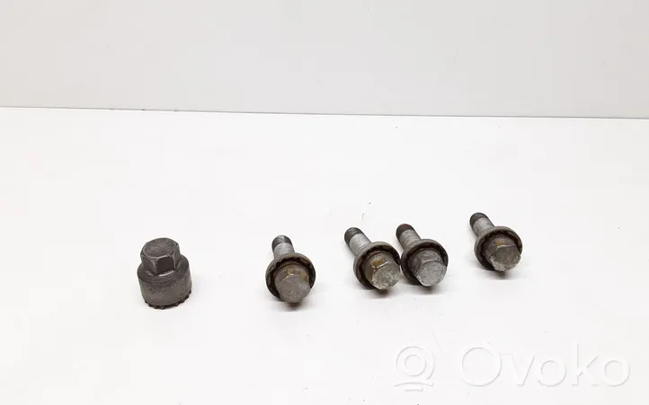 Volvo V70 Nuts/bolts 