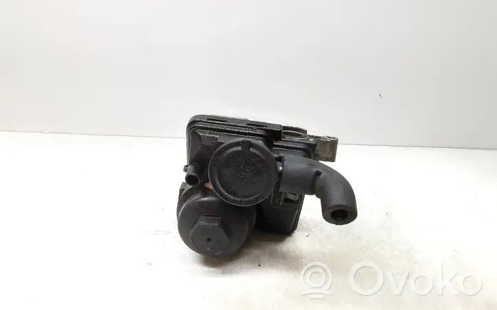 Volvo V70 Support de filtre à huile 31338685