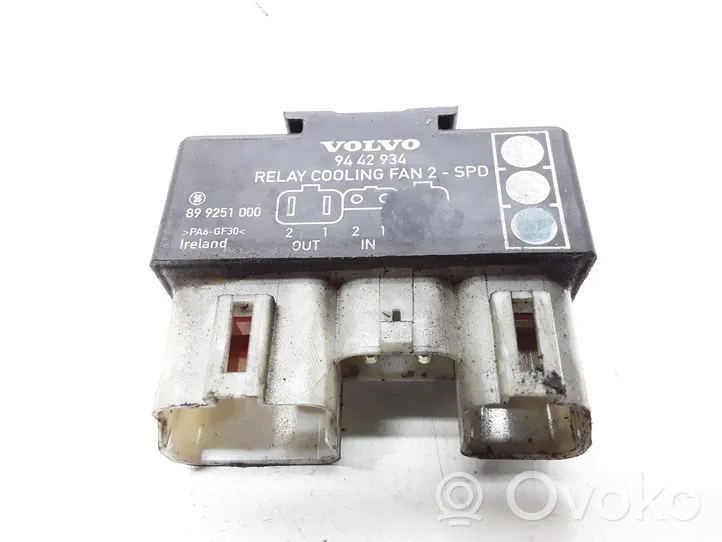 Volvo S70  V70  V70 XC Coolant fan relay 9442934