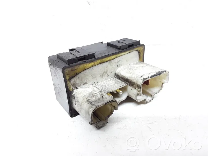 Volvo S70  V70  V70 XC Coolant fan relay 9442934