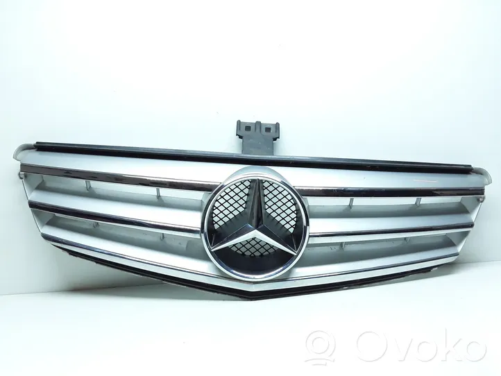 Mercedes-Benz C W204 Maskownica / Grill / Atrapa górna chłodnicy A2048800027