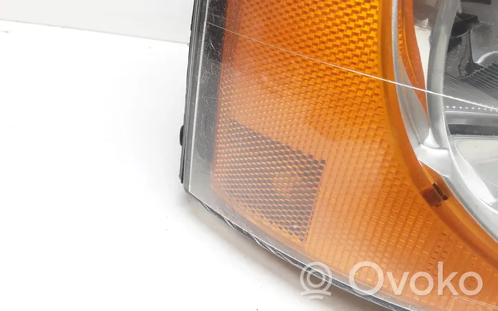 Volvo XC90 Lampa przednia 30764400