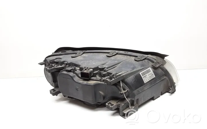 Volvo V70 Lampa przednia 31214353