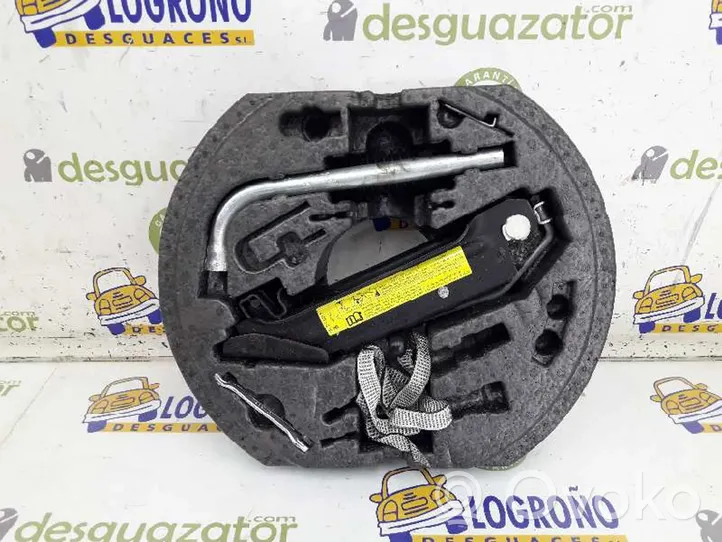 Volkswagen Golf V Cric di sollevamento 8P0012109E