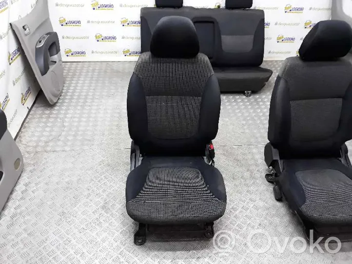 Mitsubishi L200 Seat set 