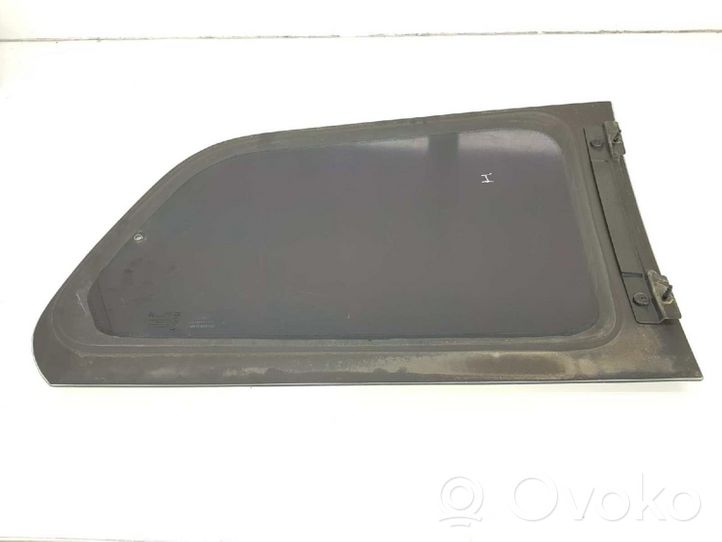 KIA Carnival Vetro del deflettore posteriore 0K55263511B