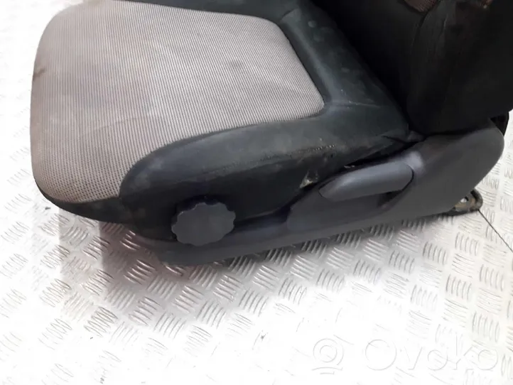 Mitsubishi L200 Seat set 