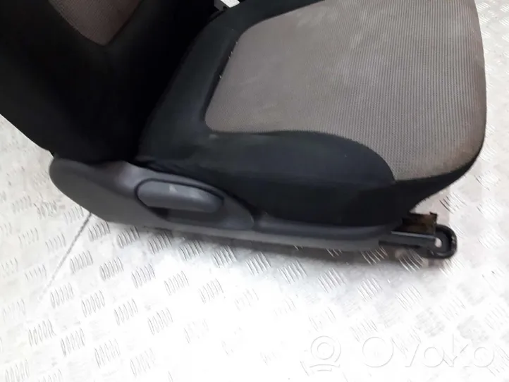 Mitsubishi L200 Seat set 