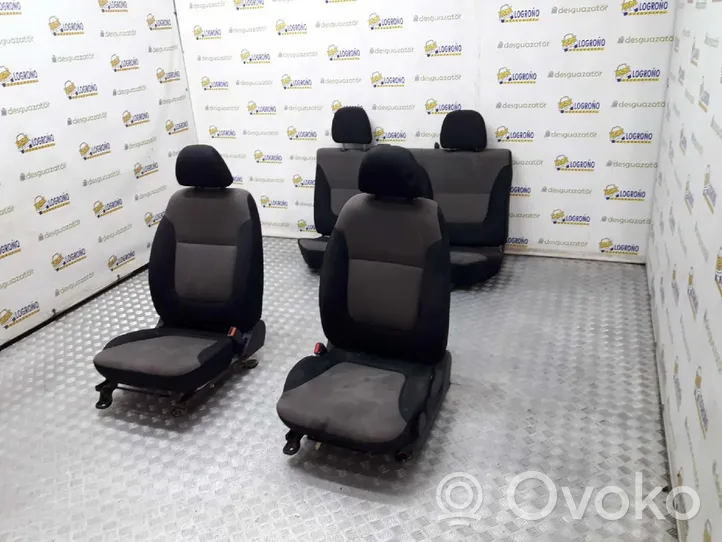 Mitsubishi L200 Seat set 