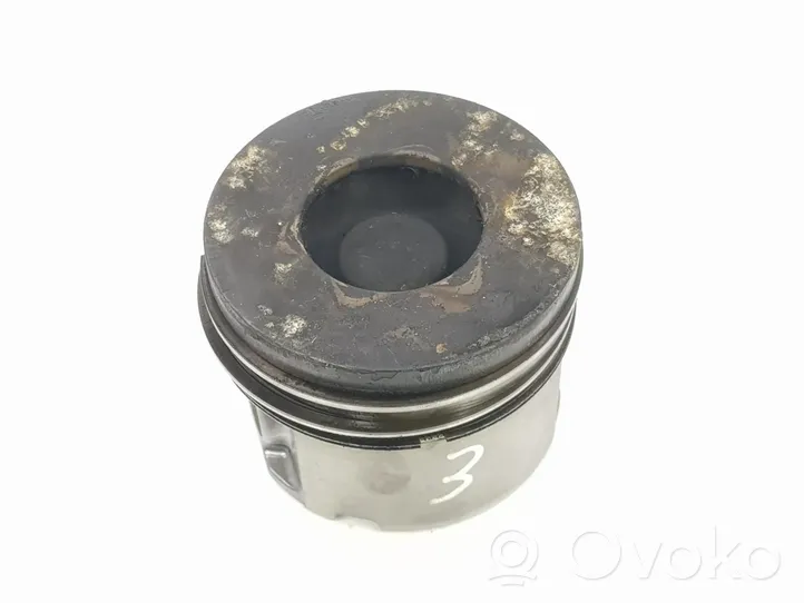 Nissan Patrol Y61 Piston avec bielle 12010VC102