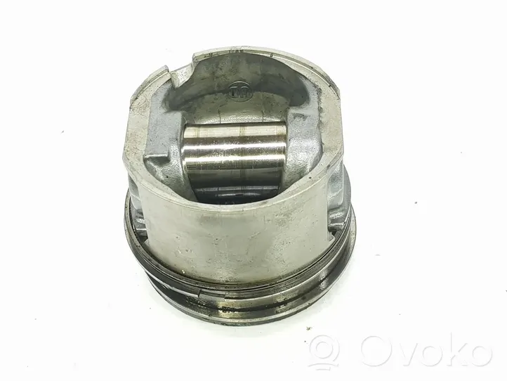 Nissan Patrol Y61 Piston avec bielle 12010VC102