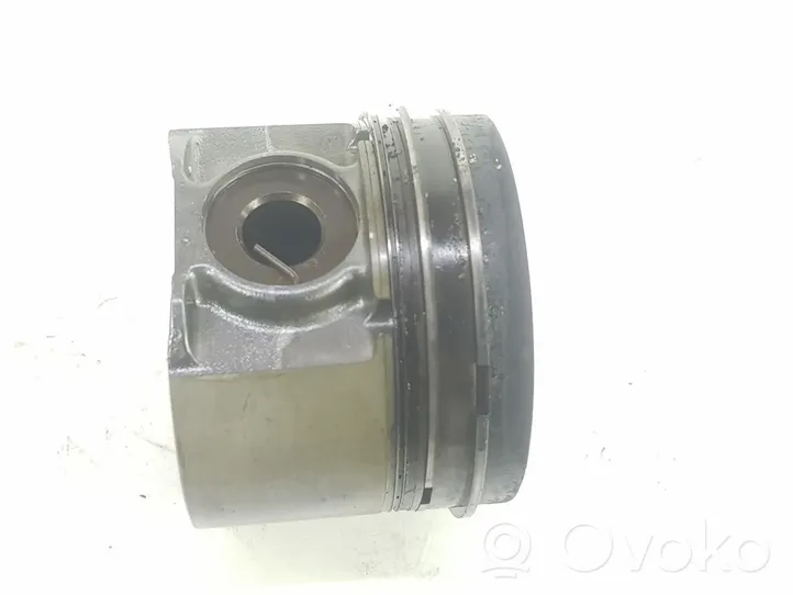 Nissan Patrol Y61 Piston avec bielle 12010VC102