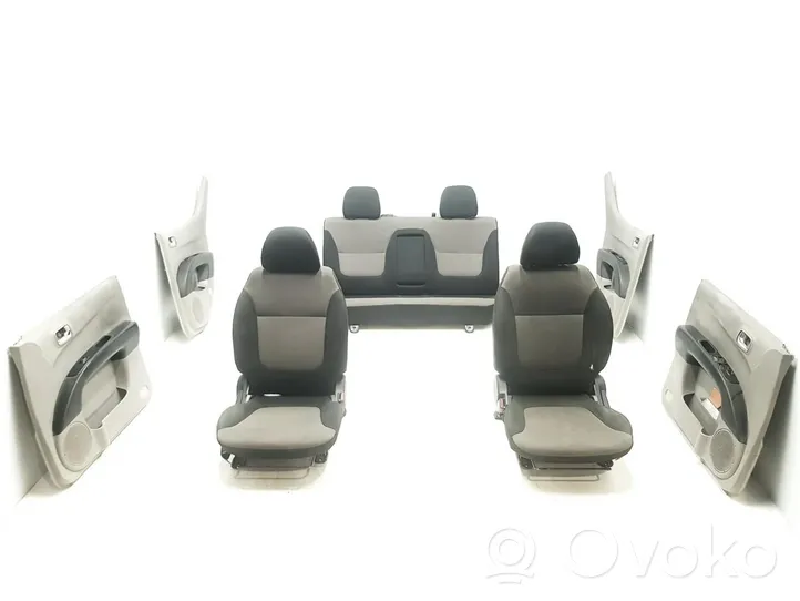 Mitsubishi L200 Seat set 