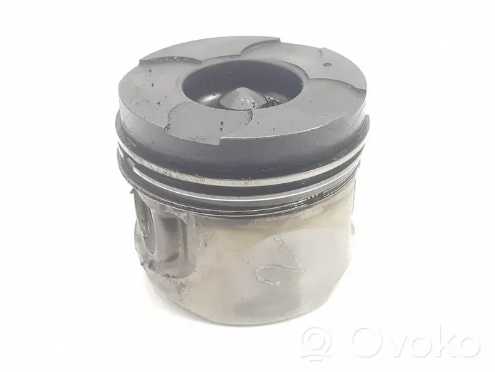 Mitsubishi L200 Piston avec bielle 1110C316