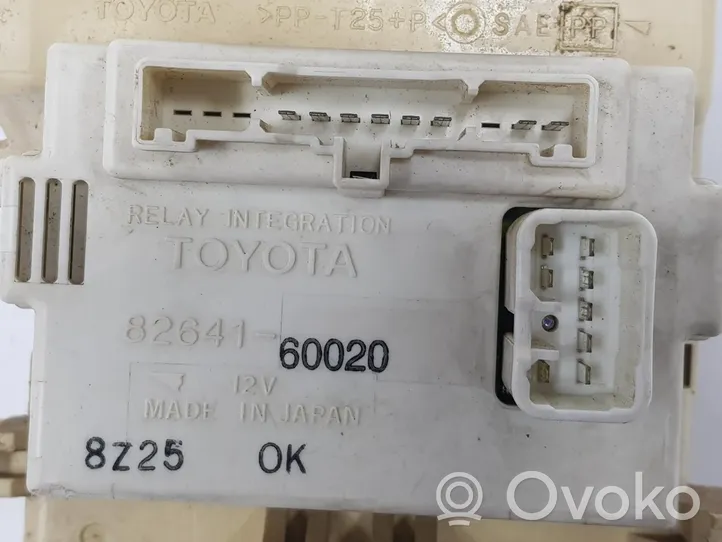Toyota Land Cruiser (HDJ90) Ramka / Moduł bezpieczników 8264160020