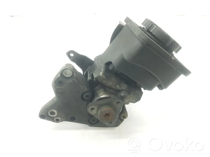 BMW X3 E83 Ohjaustehostimen pumppu 32416756575