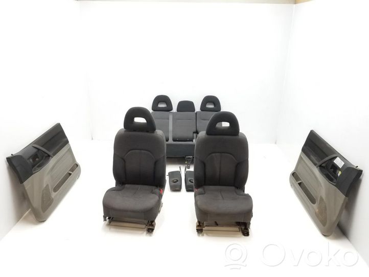 Mitsubishi Montero Seat set 