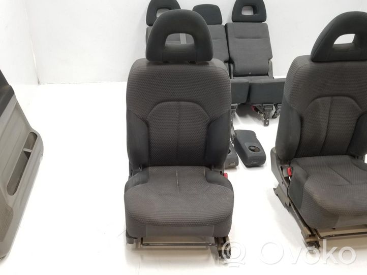 Mitsubishi Montero Sitze komplett 