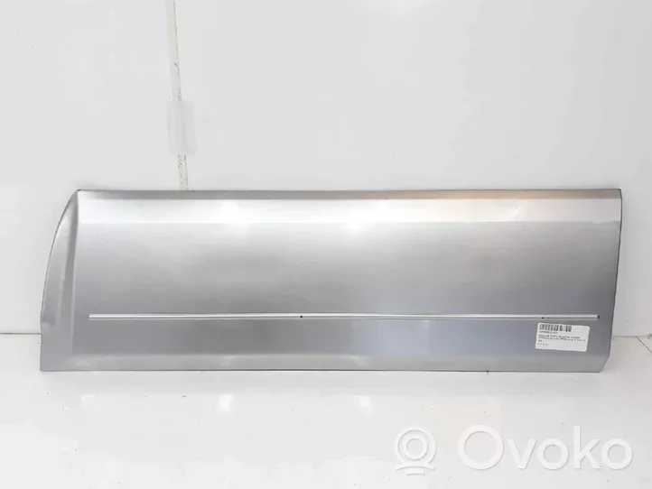 Mitsubishi Montero Moulure de porte avant 5727A036