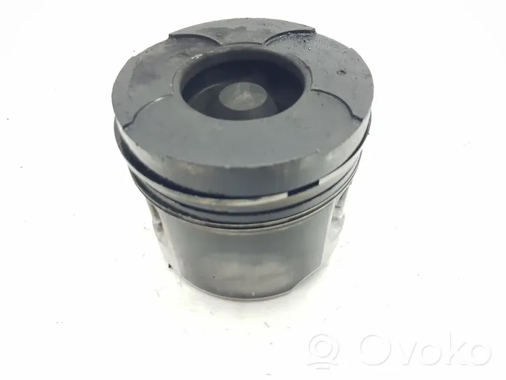 Mitsubishi L200 Piston avec bielle 1110A594