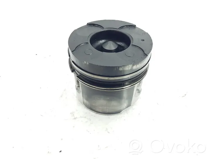 Mitsubishi L200 Piston avec bielle 1110A594