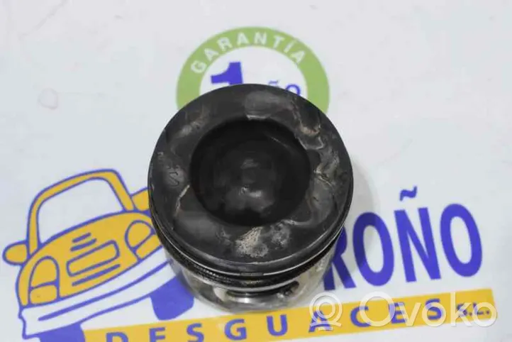 Renault Trafic I Piston avec bielle 7701479102