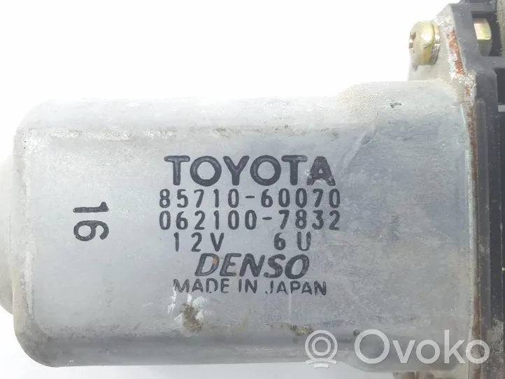 Toyota Land Cruiser (HDJ90) Silniczek podnoszenia szyby drzwi tylnych 8571060070