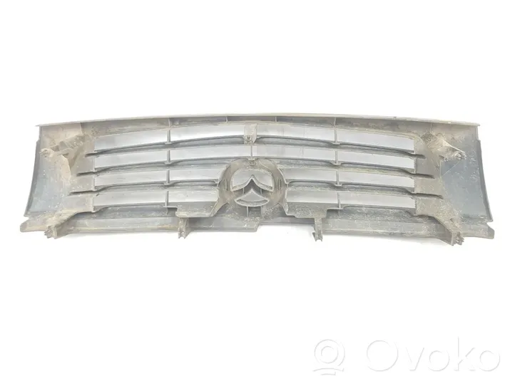 Mazda B series UN Grille de calandre avant UM4750710B