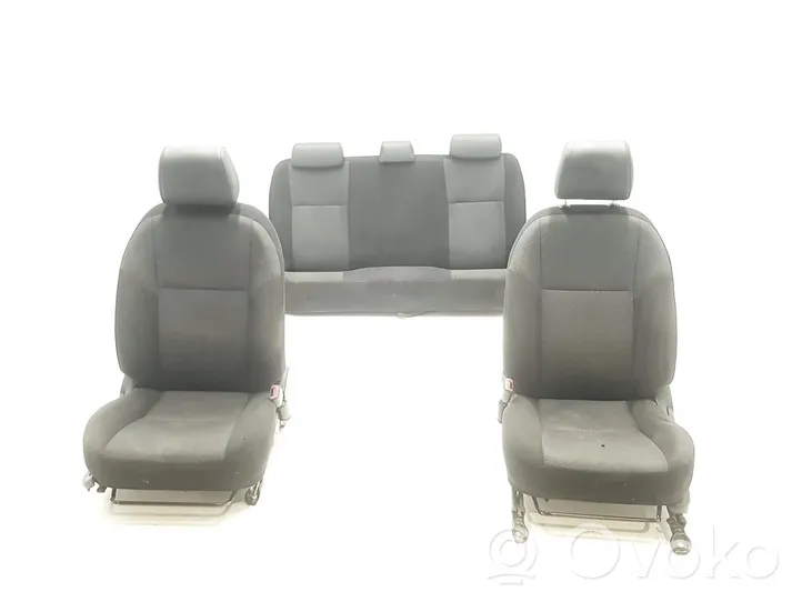 Toyota Hilux (AN10, AN20, AN30) Комплект сидений 