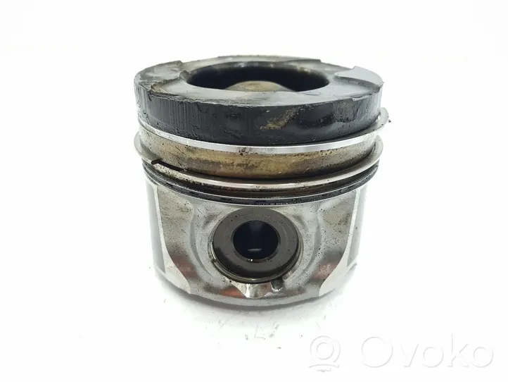 Toyota Avensis T270 Piston avec bielle 131010R070