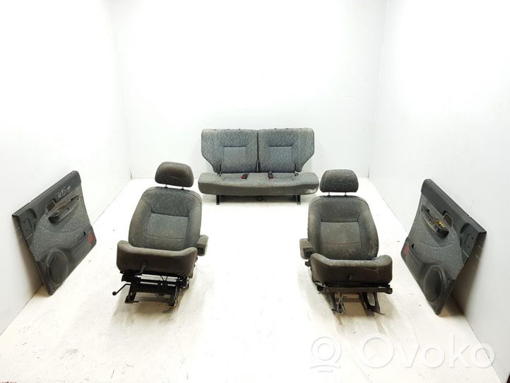 Mitsubishi Pajero Fotele / Kanapa / Komplet 