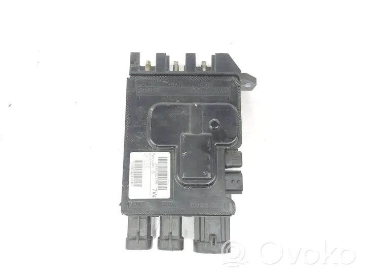 Renault Megane III Module de fusibles 243800011R