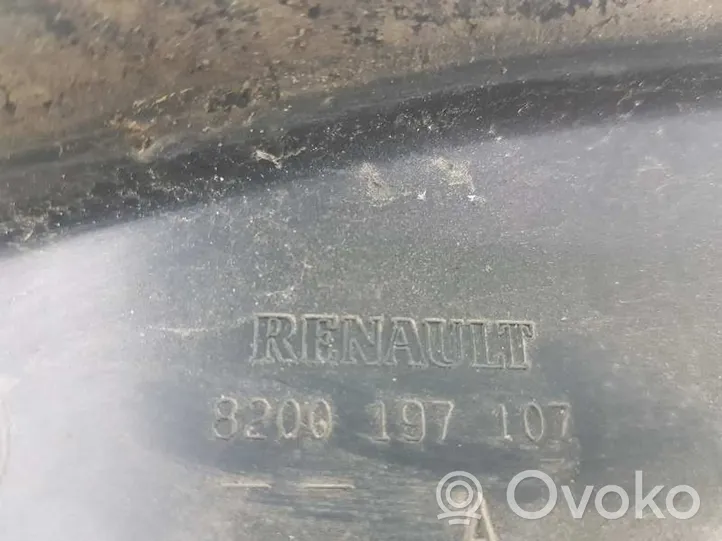 Renault Master II Garniture pour voûte de roue avant 8200197107